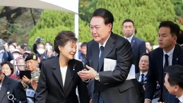 韩国选战胜负未决，亲华派突然辞职，新总统8挑1，朴槿惠已站队