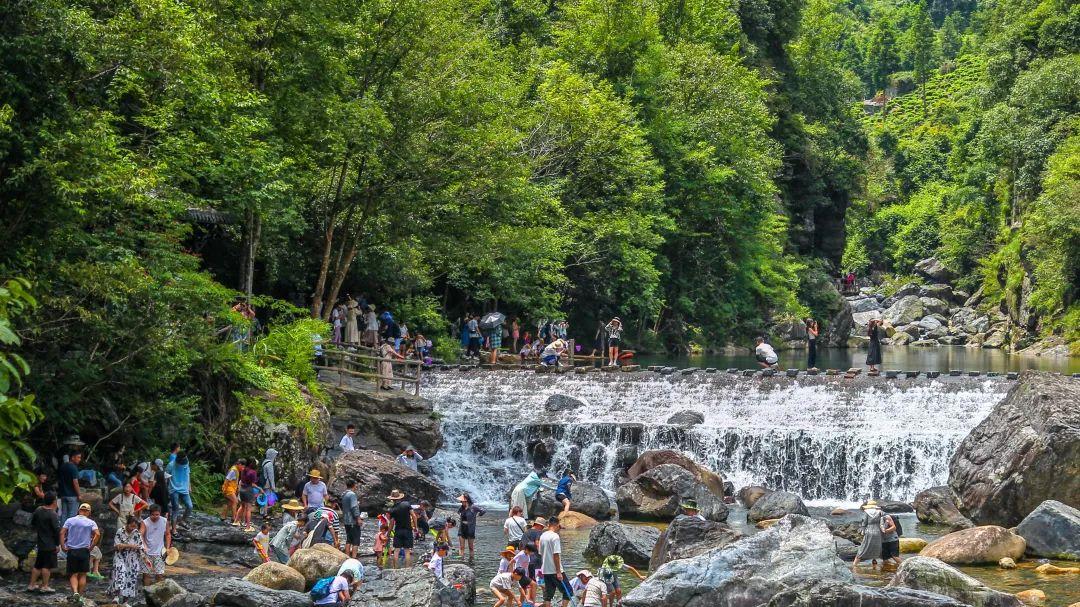 避开人潮，去石台牯牛降景区，沉浸式感受皖南山水秘境和水色清凉