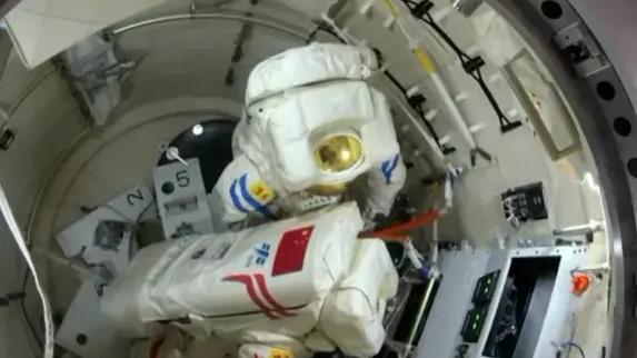 神舟十九号将择机出舱，在轨期间第三次，出舱航天员构成引关注