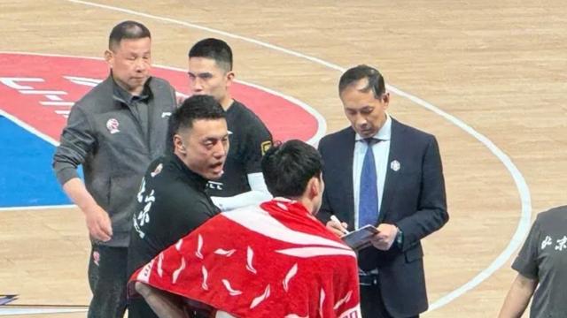 北京首钢亿元合同打水漂！周琦惊变