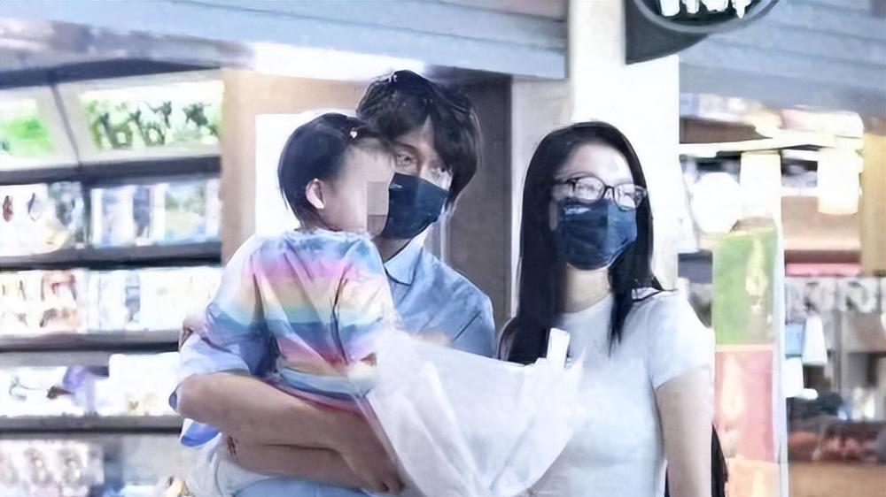 顶流夫妇隐婚生二胎实锤？菜场砍价照曝光惊掉网友下巴！