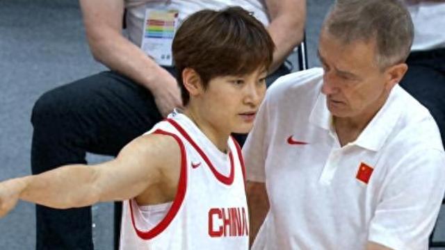 热身赛首败！张子宇缺阵韩旭15+10，中国女篮不敌澳大利亚女篮