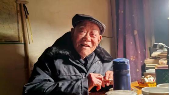 李业长：左手挥毫书奇韵，联语诗行映初心
