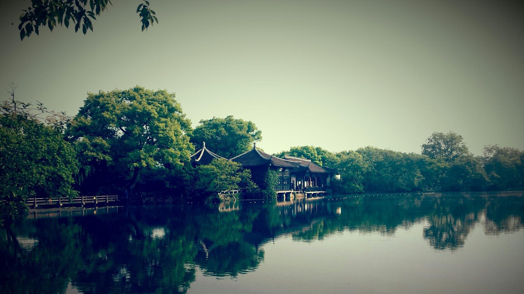 江南忆，最忆是杭州：一场穿越千年的诗意邂逅