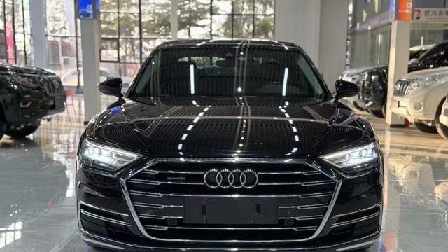 奥迪A8L：曾经百万级豪车，如今不到50万，适合家用吗？