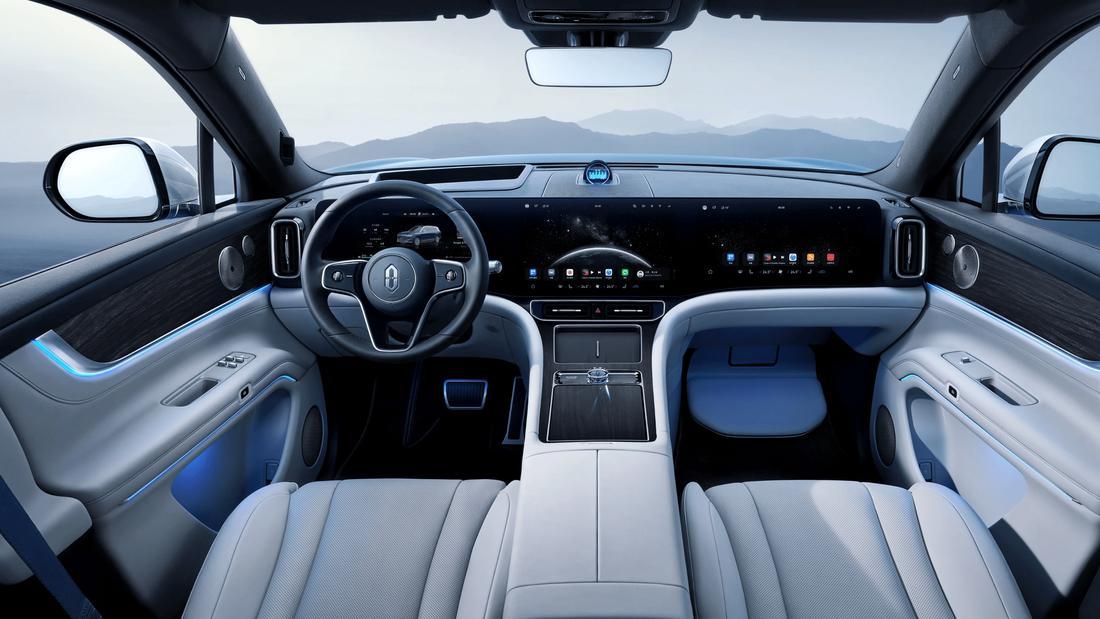 理想L8已经不够打了，问界M8的目标是BBA！