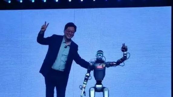 小米汽车深夜致歉引热议，理想CEO年薪引关注，新能源车行业动态持续更新