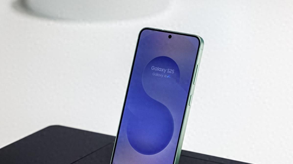 三星Galaxy S25系列手机堪称科技创新之作，无疑进一步满足了职场用户对于智能手机的追求与期待