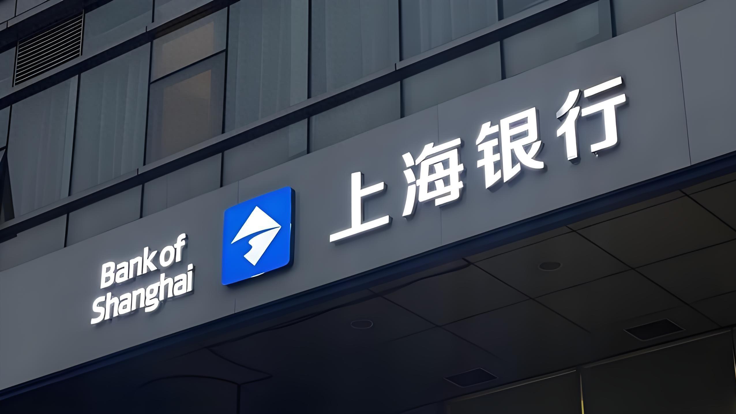 在银行工作了8年的老同学，偷偷告诉我银行里不成文的规矩