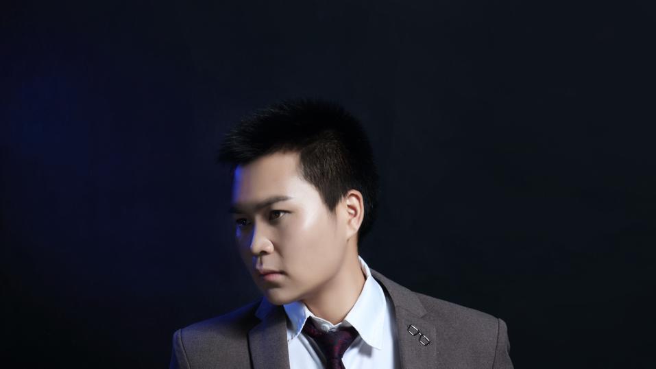 亚洲创作天才歌手朱习爱再赴威宁敬老院：歌声与温暖陪伴，共筑老年关爱新篇章