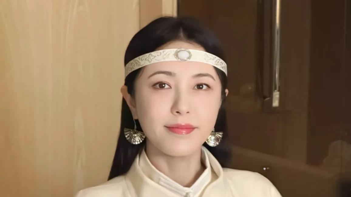 笑死我了，小红书的明星们也开始接这波海外流量了！
