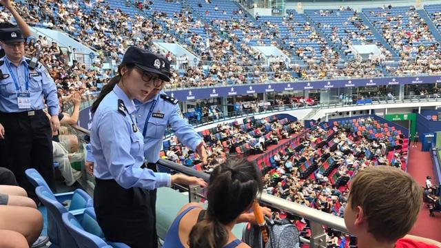 上海网球场惊现“尖叫姐”！46岁女子酒后大闹赛场