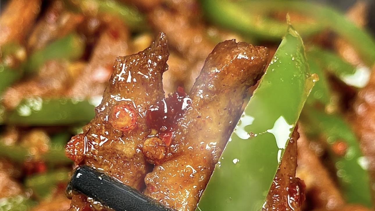 哇塞！青椒炒鸡胸肉，家常菜也能惊艳味蕾？