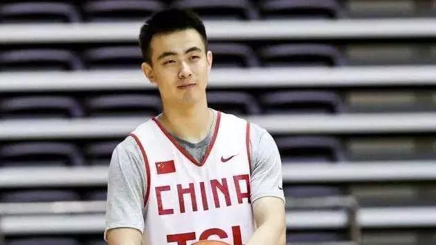 男篮阵容调整！赵继伟出局，郭士强确立双核心，辽篮后卫意外留下