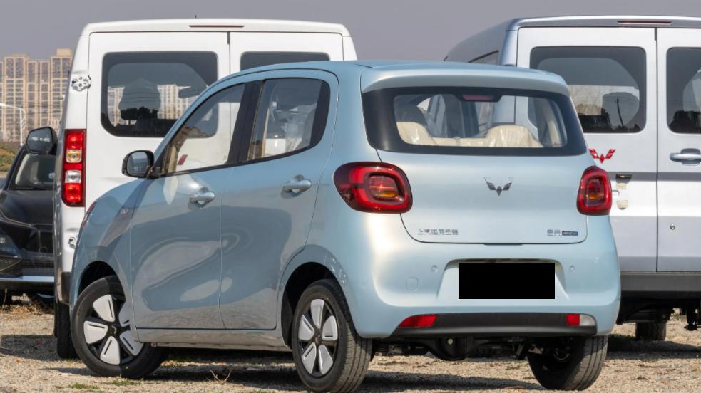 26款五菱宏光MINIEV上市，纯电续航301km，还是四门设计