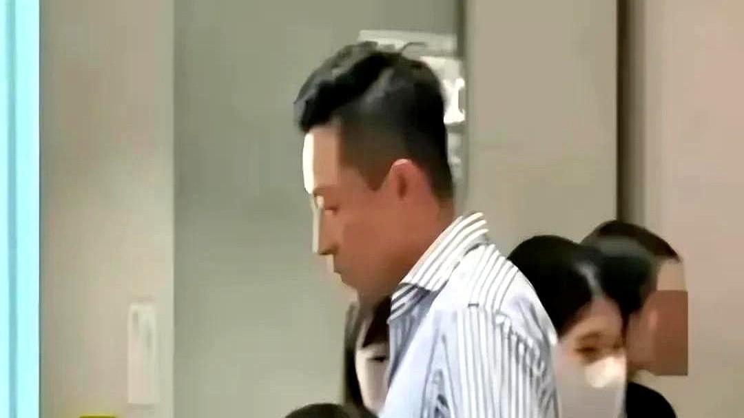 汪小菲十年房贷或将收回豪宅



十年房贷，一朝梦碎？汪小菲十年来每月支付23万