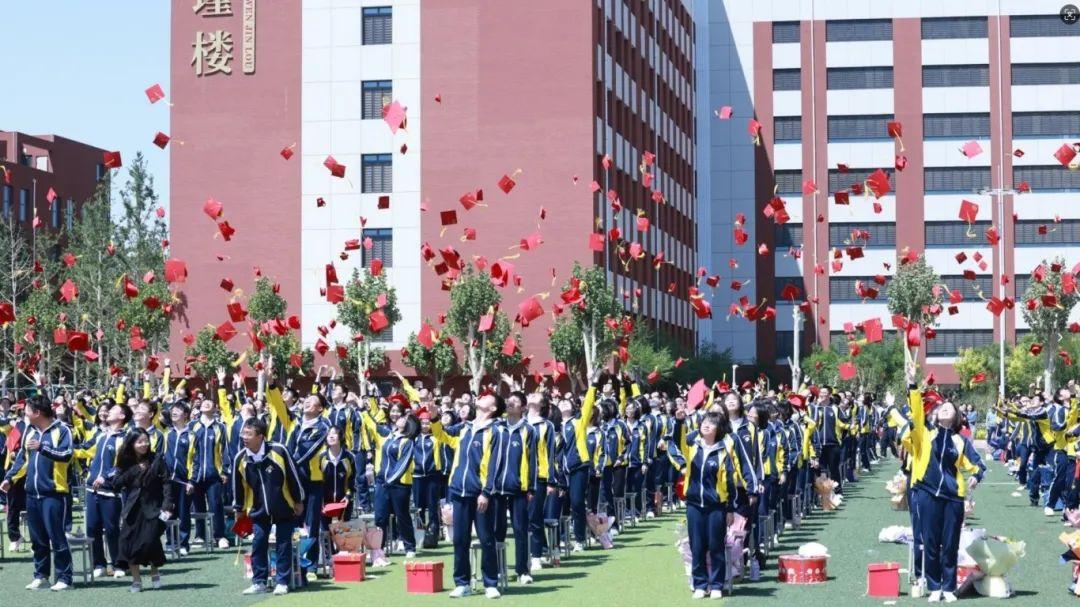 十八而志正青春，踔厉奋发向未来，廊坊志鸿中学举行首届成人礼