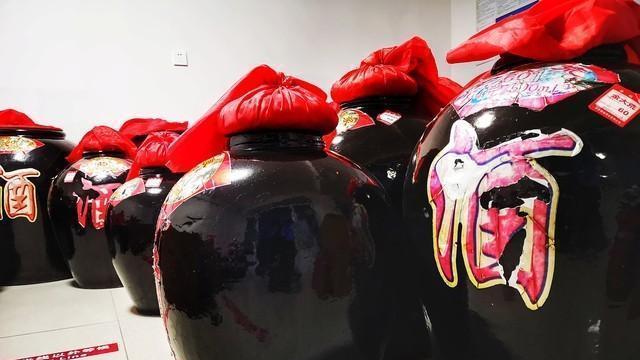 姥娘来我家住，母亲炖鸡。姥娘吃鸡爪子，说出的原因让母亲不快