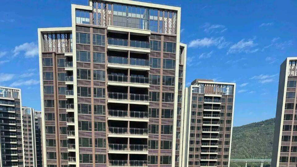 腰斩！送装修还送车位，惠州房价跌回"十年前"？半生积蓄被套牢