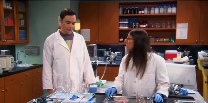 谢耳朵被迫休假，跑到实验室搞事情！