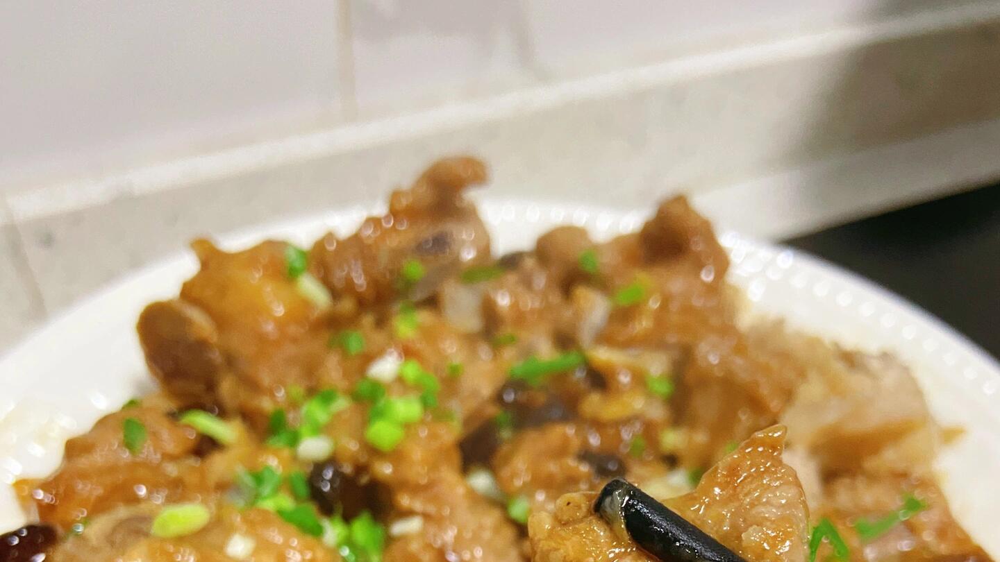 香芋蒸排骨：一锅出的懒人幸福料理！