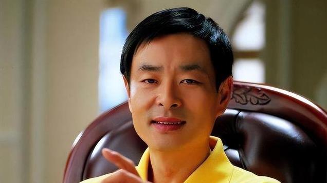 濮存昕：倒贴50万嫁女儿，69岁仍不敢老去，一人撑起弟媳的余生