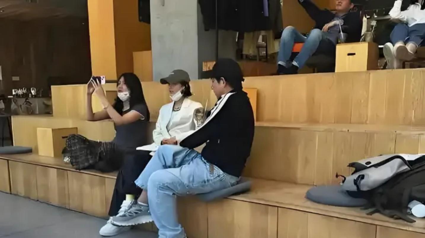 赵丽颖被曝恋情瓜，男方信息被挖