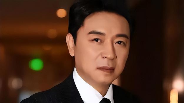 “福将”张晞临，遇贵人冯远征，戏外娶娇妻朱敏，48岁当爸