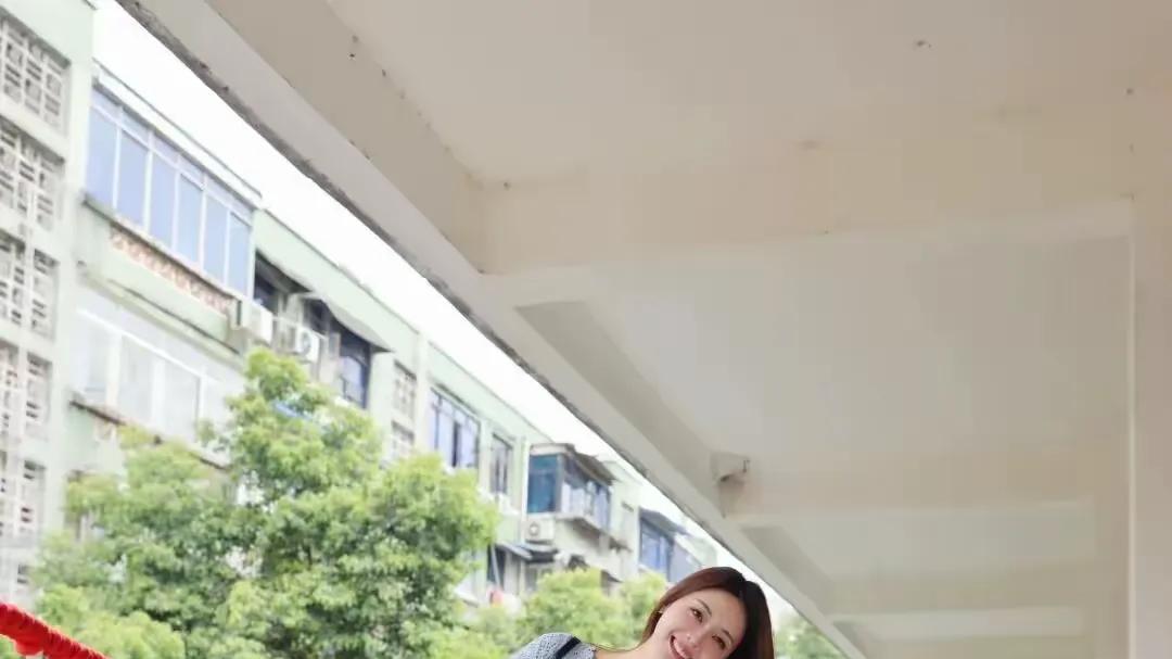 25岁女人哭诉：我把他当最好的朋友男闺蜜，他却毁掉我余生
