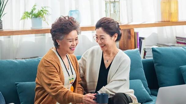 二婚女子要18万彩礼和车子，婆婆一言不发递上镜子：怎么开得了口