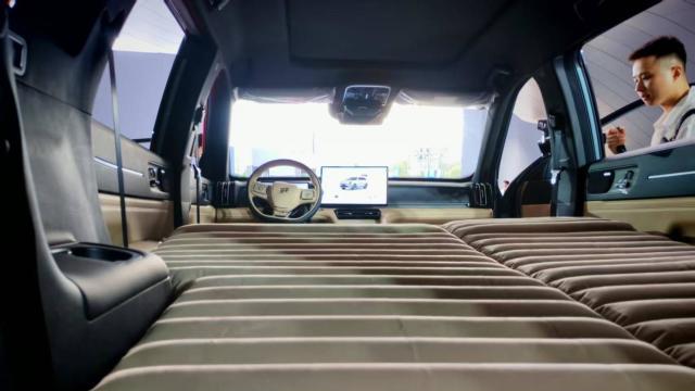 一键三排座椅全放平，姚明也能“大”字睡，山海L7 PLUS上市