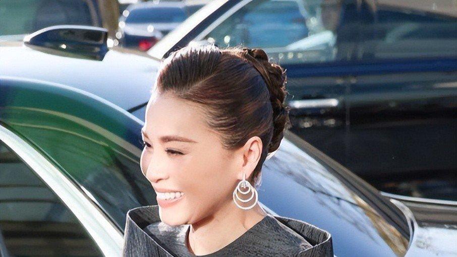 苏提达入宫前素颜照流出，王后蜕变前后对比令人惊叹