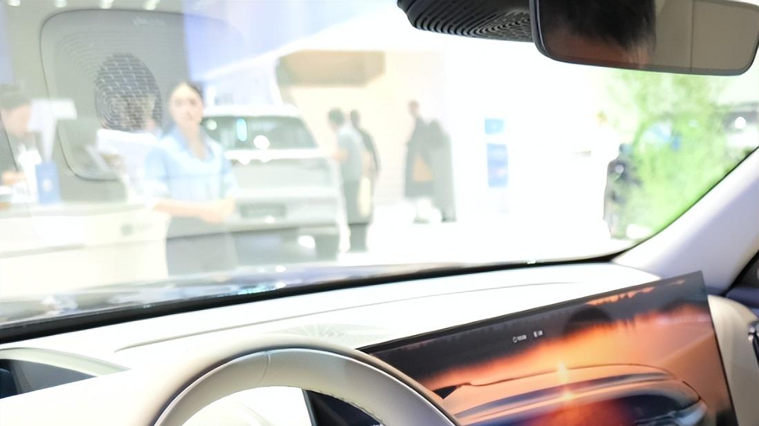 开车不用慌，银河M9的智能辅助，新手也能当老司机