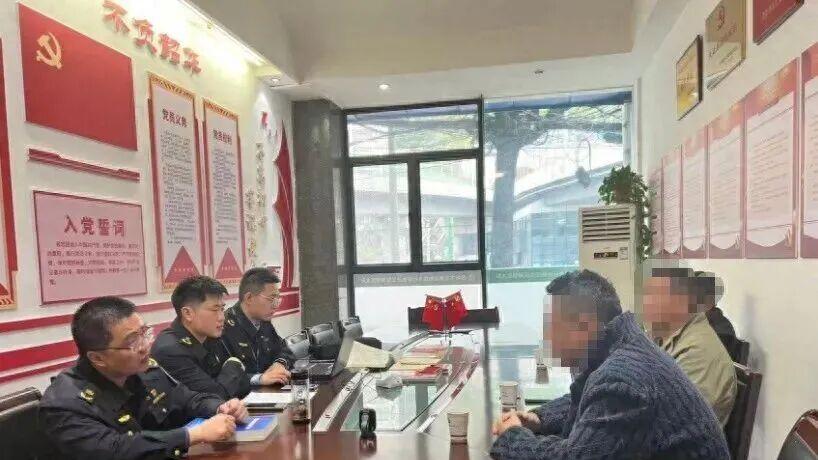 3个司机合开1辆车，24小时人停车不停，结果被运管盯上，这下亏大了