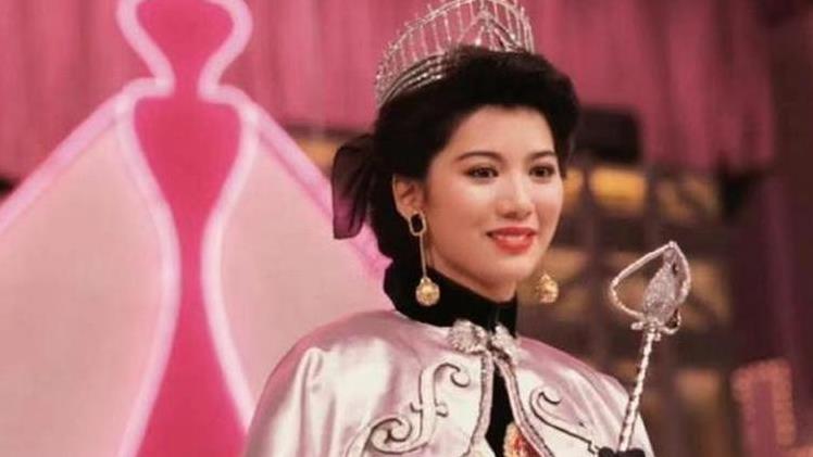 身家数十亿，宠爱15位明星情人，超越刘銮雄，遗憾结局悲惨