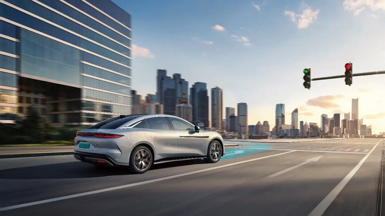 年轻人的第一台旗舰轿车，比亚迪汉L震撼上市，20.98万元起售