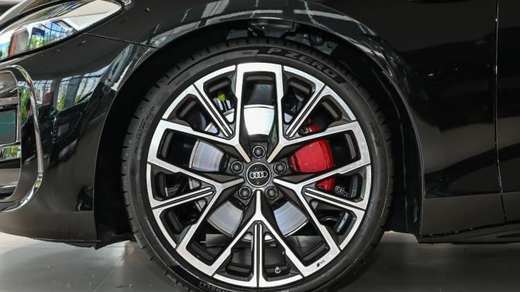 跑得轻快，用车成本还低？试驾A5L Sportback，上汽奥迪有救了