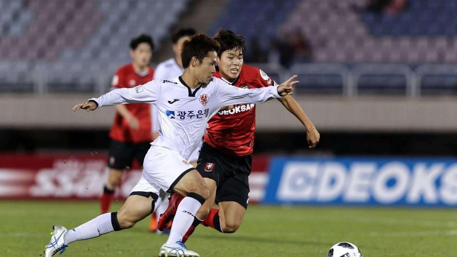4.25亚冠精英赛八强战：沙特豪门利雅得新月迎战韩国黑马光州FC