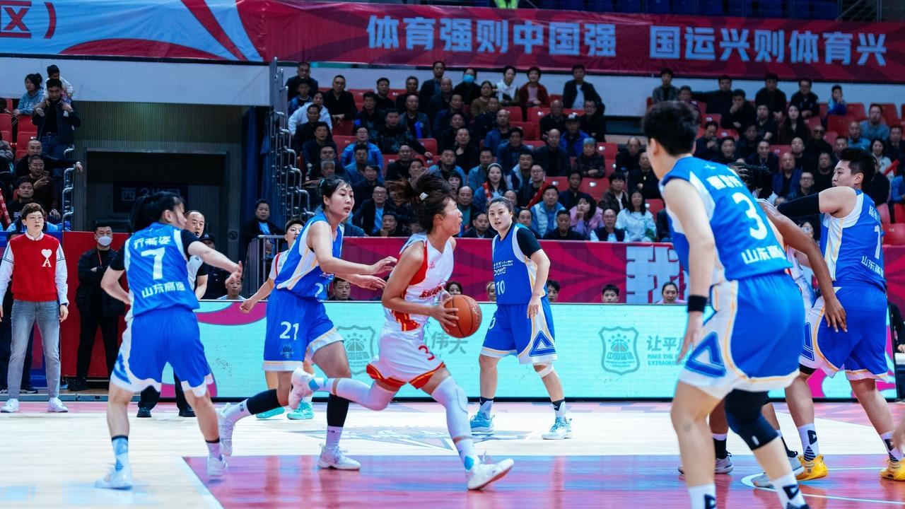 3分惜败太可惜！山东女篮主场79比82负新疆，4人得分上双，末节突然断电痛失好局