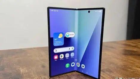 三星三折屏旗舰 Galaxy Z Trifold：未来移动终端的新探索