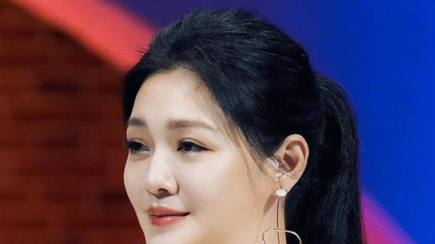 至亲变凶手？难怪汪小菲让大S小心妹妹，你看大S去世前小S做了啥