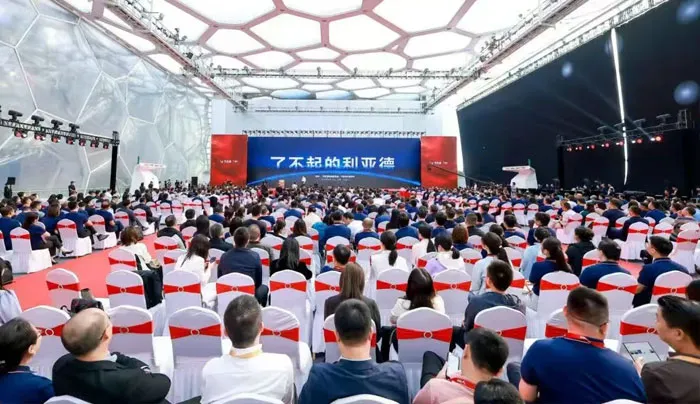 2025年LED及商显行业总结：拥抱AI时代，突破形态边界