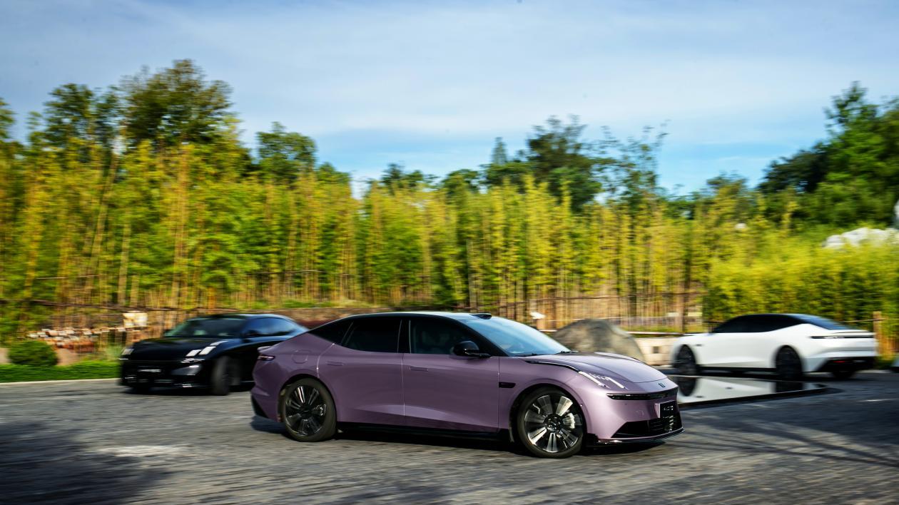 面对复杂50度陡坡，领克10 EM-P智电四驱展现全场景适应力