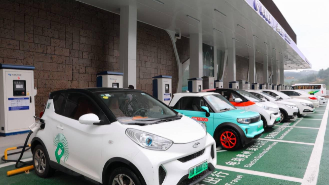 为什么纯电动车到了冬天续航就短，充电速度也变慢？