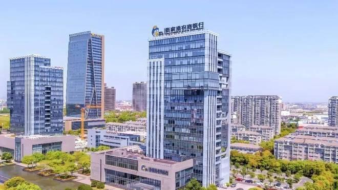 县域农商行张家港行：不跟大行抢赛道，“做小做散”涉农小微贷占九成