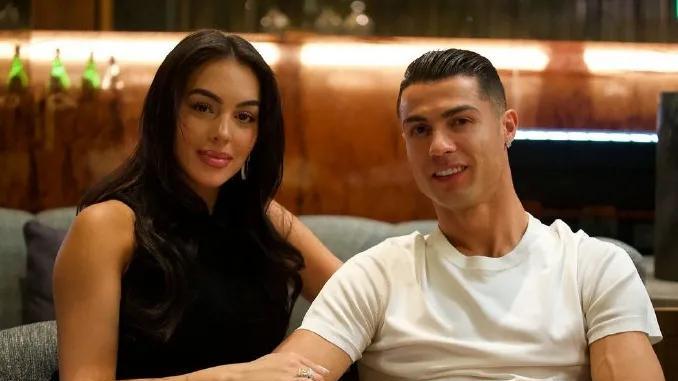 C罗终于愿意娶乔治娜了，一枚鸽子蛋JOJO等了整整九年