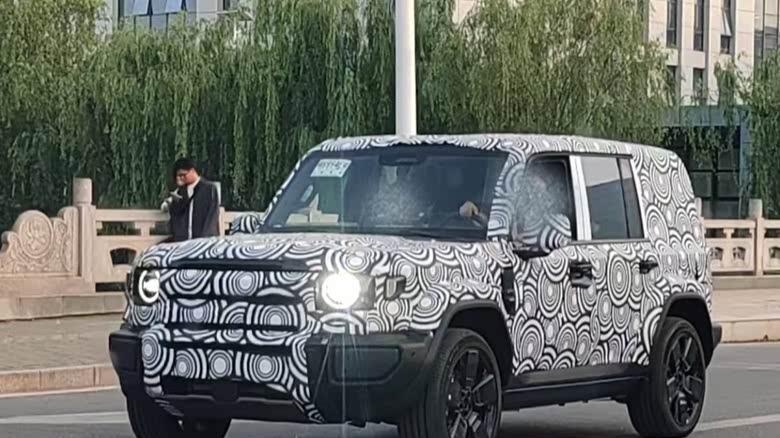 iCAR V27路试谍照曝光，复古风格，定位B+级SUV