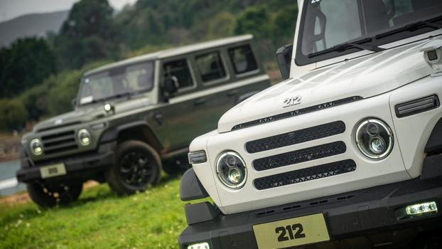 随引擎轰鸣逃离钢筋森林 ，212越野车正重塑自由坐标