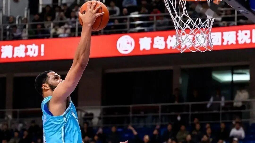 杀疯了！25分钟狂砍56分，CBA第一外援横空出世，曾凡博重返北京队