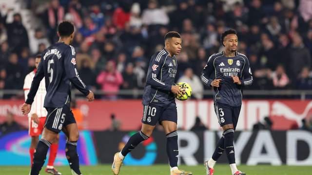 1-1！熊皇造点，姆巴佩14战14球难救主，皇马3轮不胜，被巴萨反超